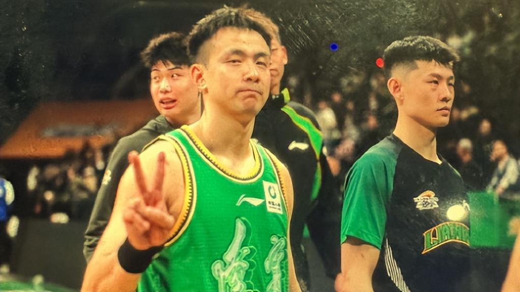 开云线上入口-赵继伟2+4攻功不可没!鄢手骐10+1王者归来,莫兰德7+8,辽篮领先2分